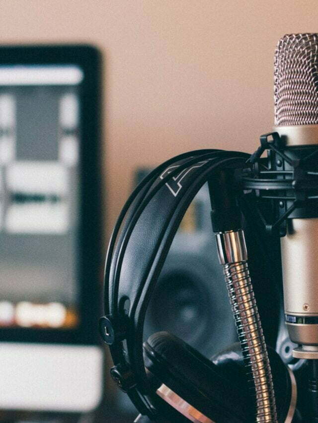 8 Best Stock Market Podcasts To Listen To In 2023