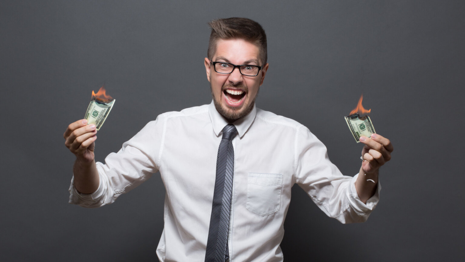17 Warning Signs That Showcase You're Clueless About Finances—Are You(02)