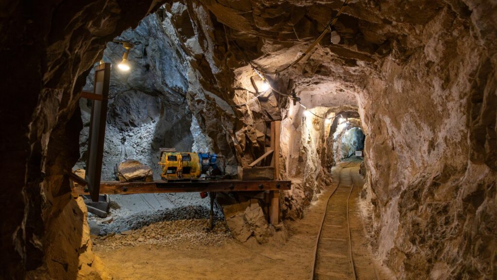 Canadian Barrick Gets US$1.95 Billion From Newmont as U.S. Gold Fight Ends and IPO Path Opens