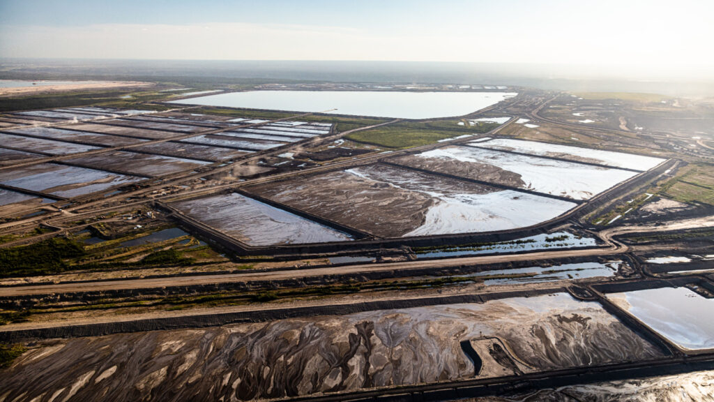 Ottawa, Alberta and Oil Sands Giants Unlock Pipeline Path With 6-Million-Tonne Carbon-Capture Deal