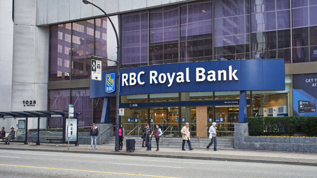 17 TSX Stocks Canadians May Be Underestimating Right Now