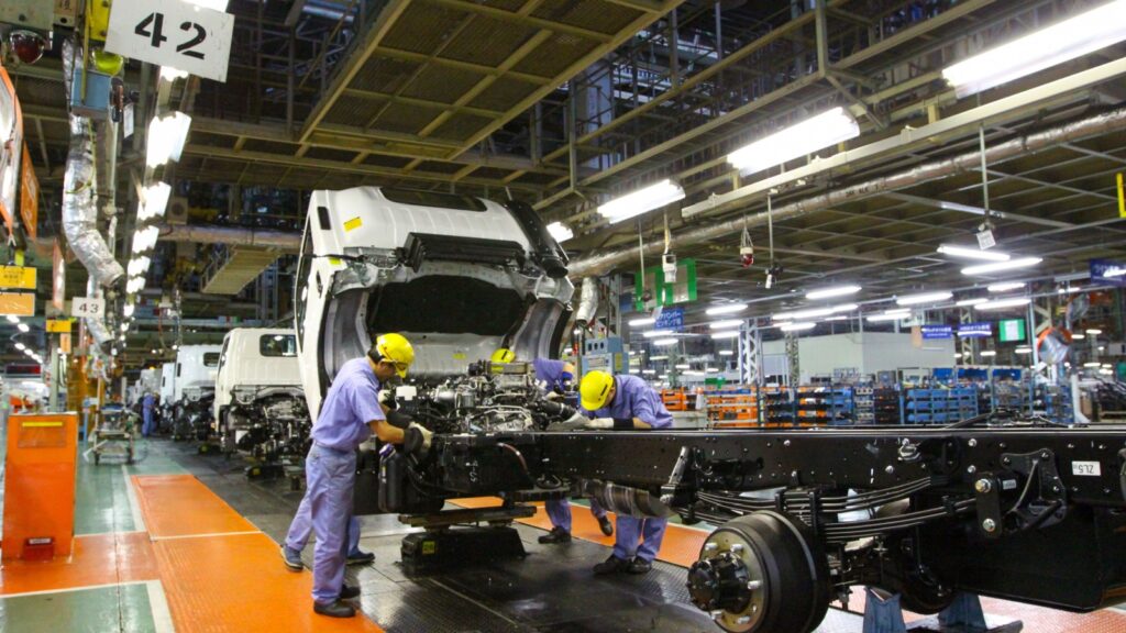 Canadian Factory Costs Hit Four-Year High as U.S. Tariffs and War Disrupt Supply Chains