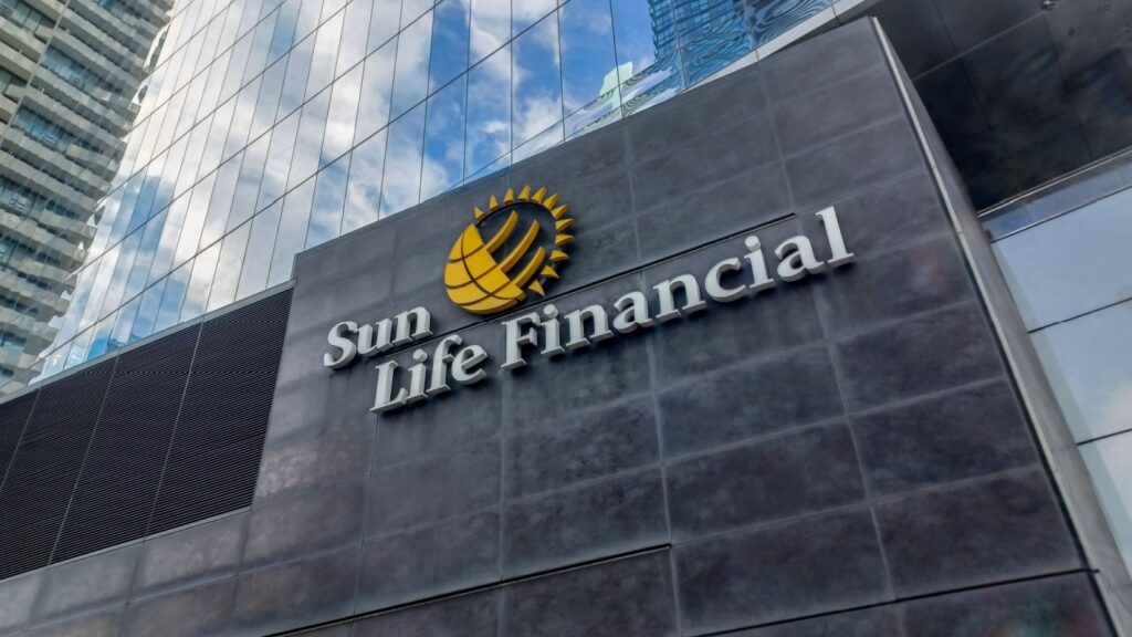 Sun Life Warns Canadian Investors About U.S.-Linked Share Offer Priced Nearly 25% Below Earlier Market Levels