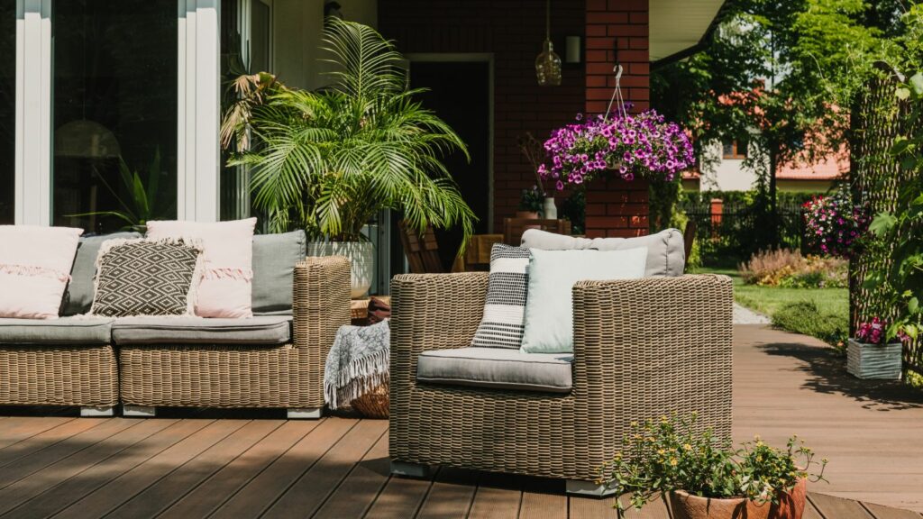 15 Mistakes Canadians Make When Buying Patio Furniture Late in the Season