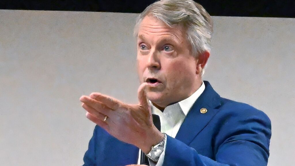 Republican Senator Defends Trump Tariffs as Rival Says Canada Buys $4 Billion in Kansas Goods